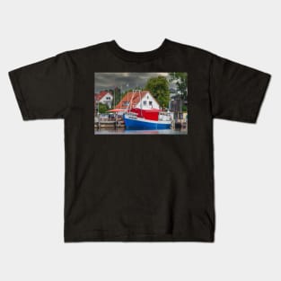 Harbor; Fishing boat; Fishing trawler; Lauterbach; Island of Ruegen; to reprimand Kids T-Shirt